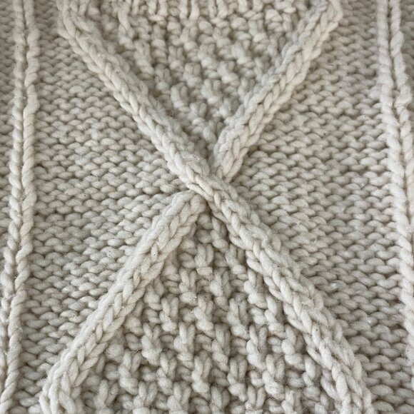 Vtg Artesanias Tamia Wool Sweater Size XL Oversized Chunky Cable Knit Fisherman - Picture 4 of 7